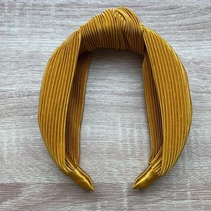 H&M Headband in Mustard colour, never worn